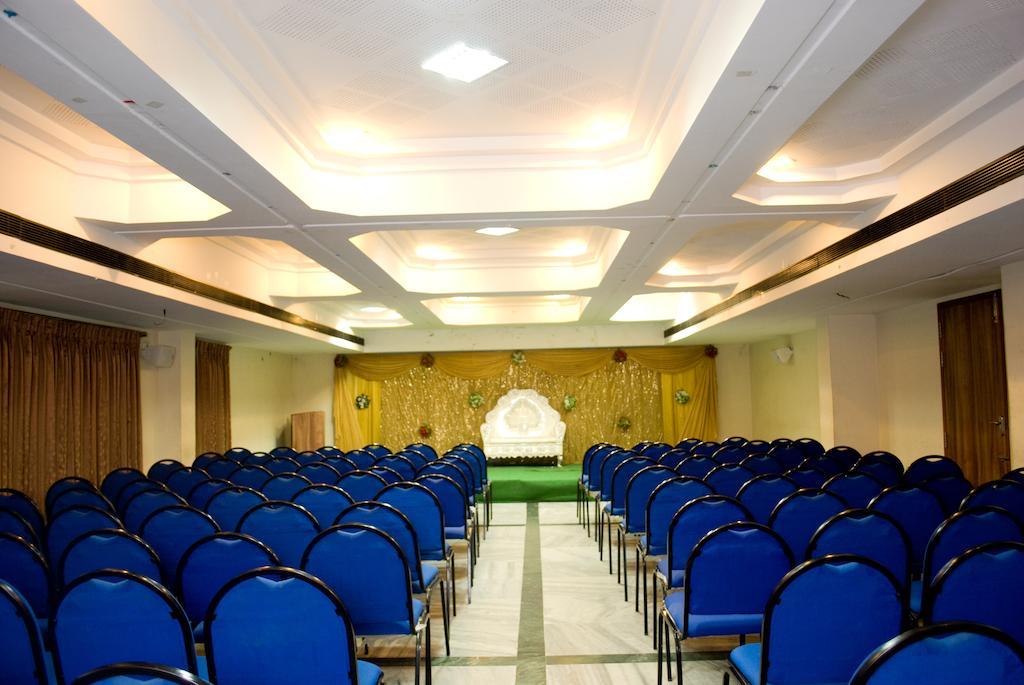 Hotel Rajadhane Madurai Bagian luar foto