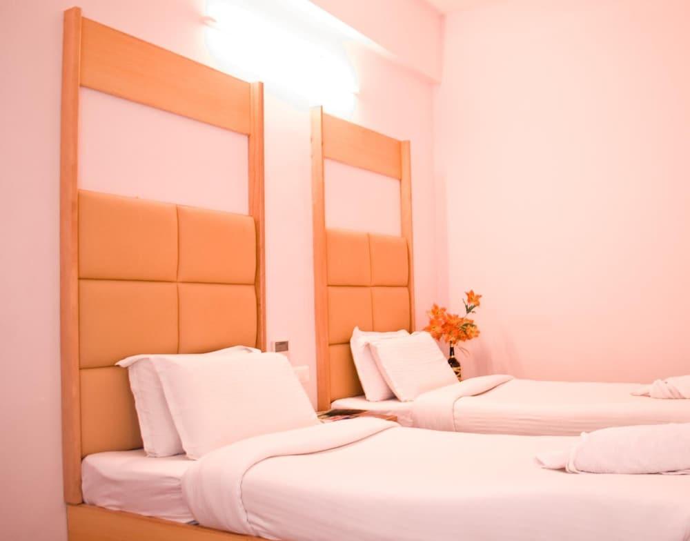 Hotel Rajadhane Madurai Bagian luar foto
