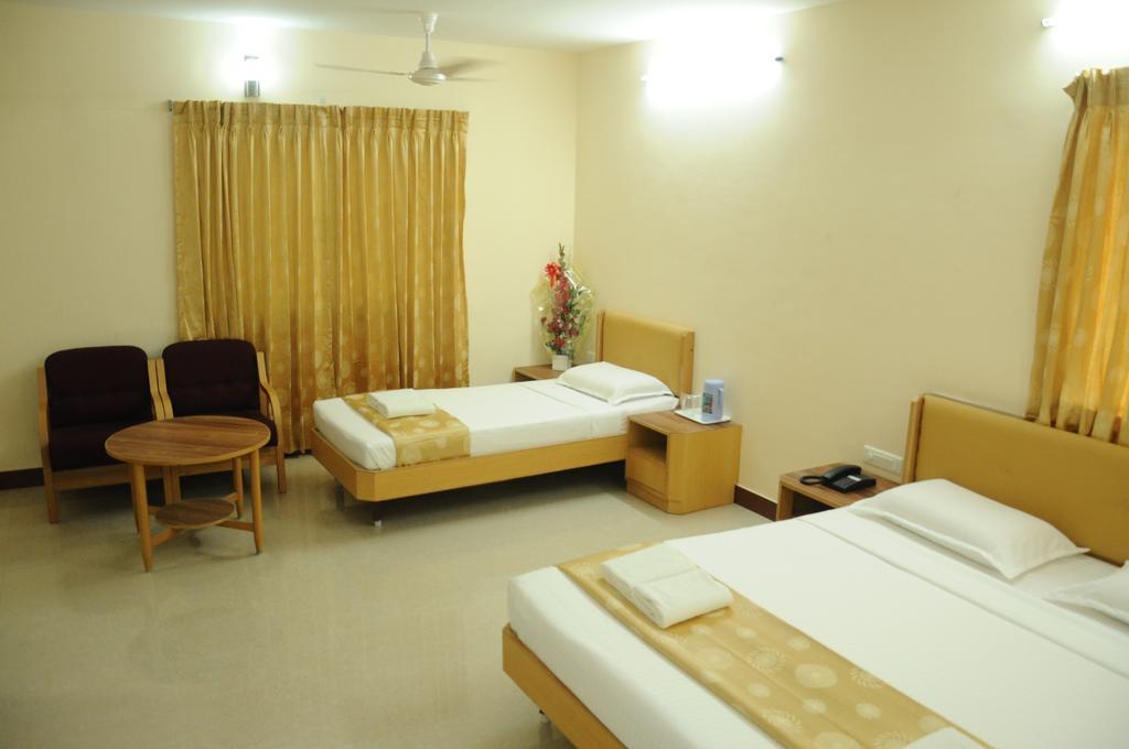 Hotel Rajadhane Madurai Bagian luar foto