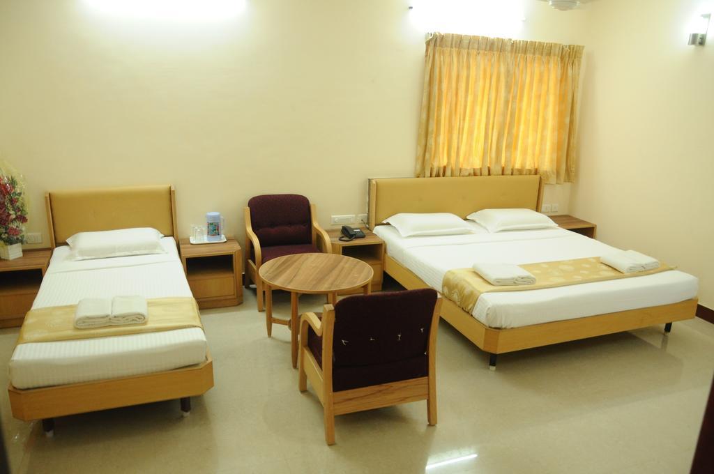 Hotel Rajadhane Madurai Bagian luar foto
