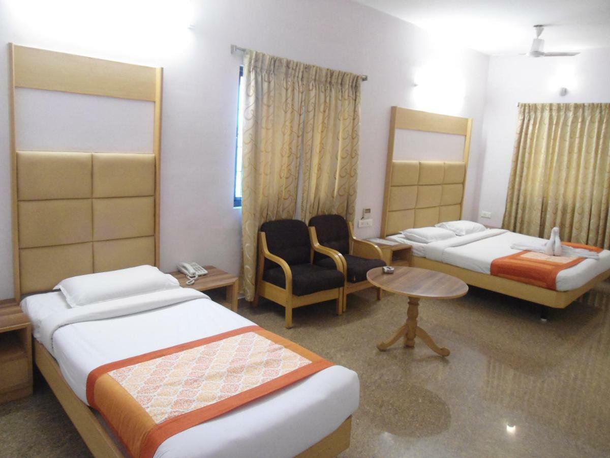Hotel Rajadhane Madurai Bagian luar foto